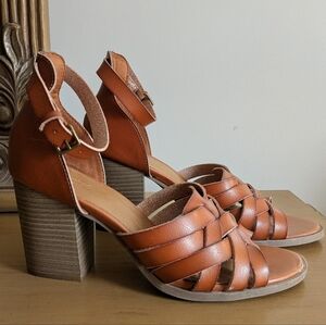 Universal Thread Addie